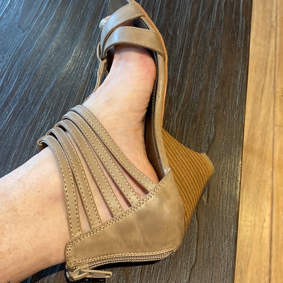 2/$25. Ladies pure by Alfred Sung shoes in size 8. Almost new. - Picture 9 of 9